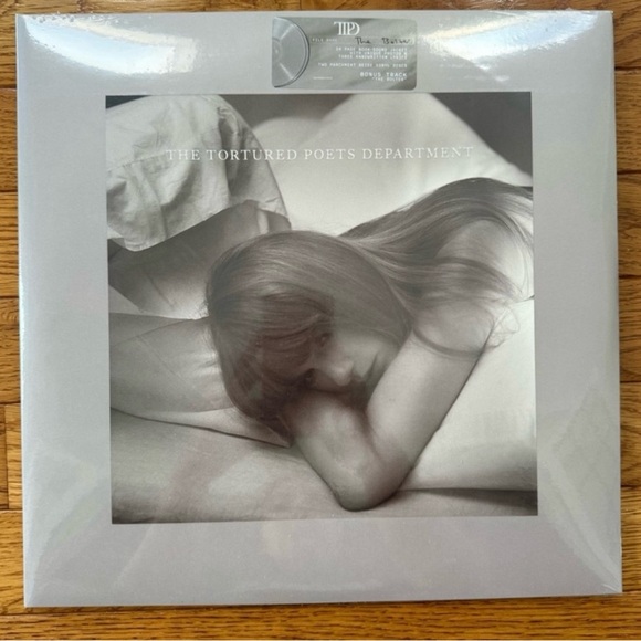 Taylor Swift - The Tortured Poet’s Department- “The Bolter” Vinyl Variant NWT - Picture 2 of 4